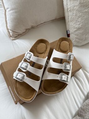 BRAND NEW Cushionaire Lela white napps leather Cork Sandals - 7M